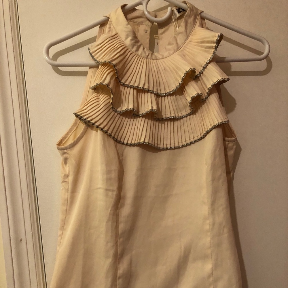Ruffled sleeveles